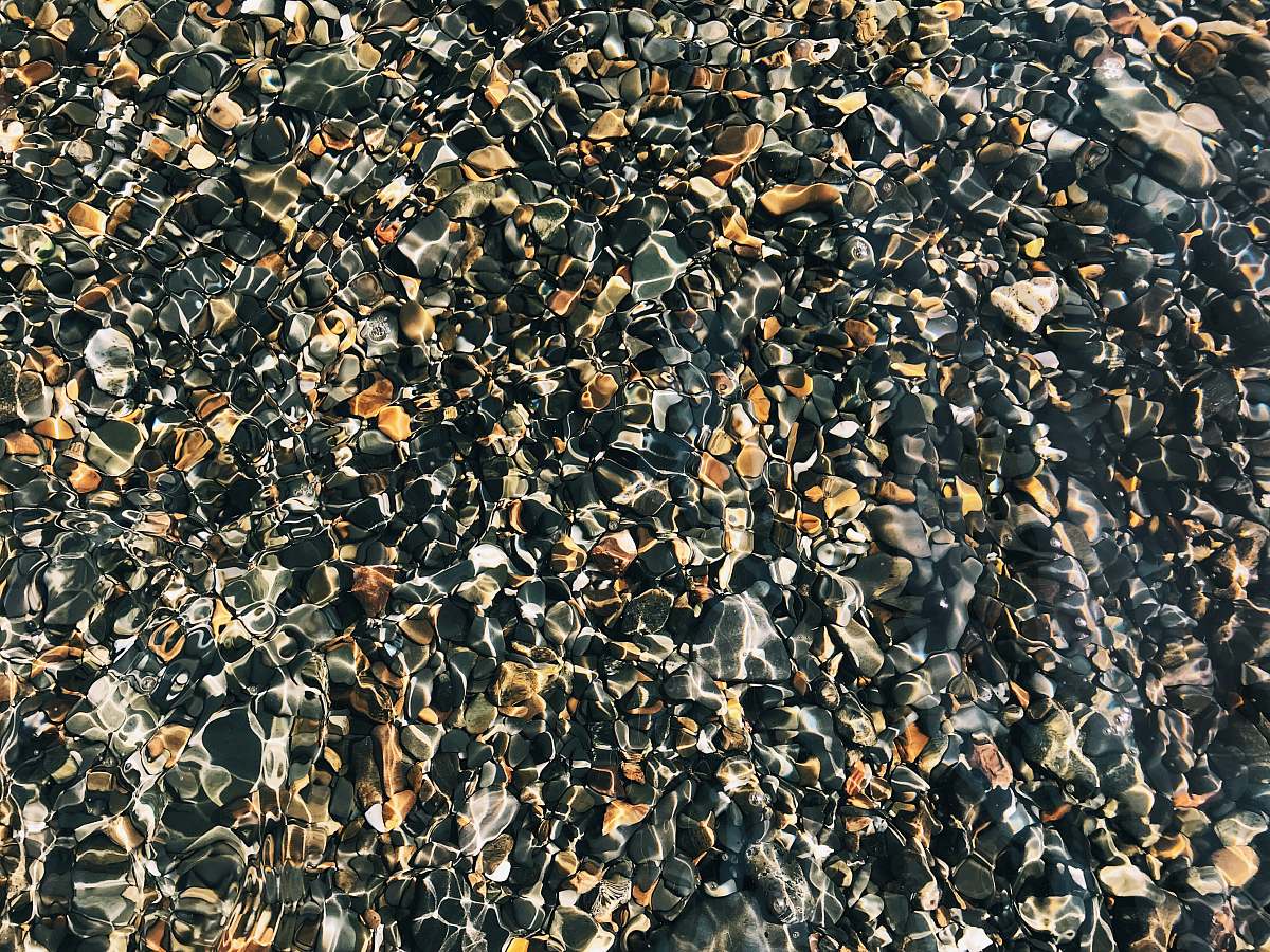 hoonah closeup photo of black and brown stone lot ak 99829